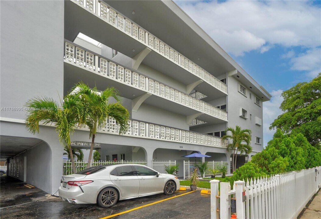 1818 Rodman St in Hollywood, FL - Building Photo