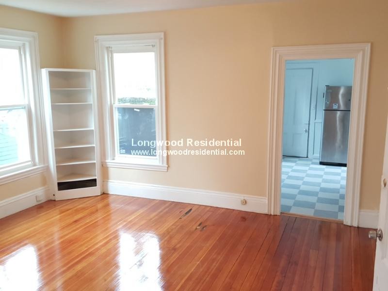 6 Cambridge Terrace in Boston, MA - Building Photo