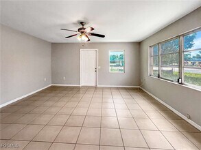 9861 Orange River Blvd in Ft. Myers, FL - Building Photo - Building Photo