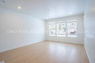 4941 Willowstone Dr in Highland, UT - Building Photo - Building Photo