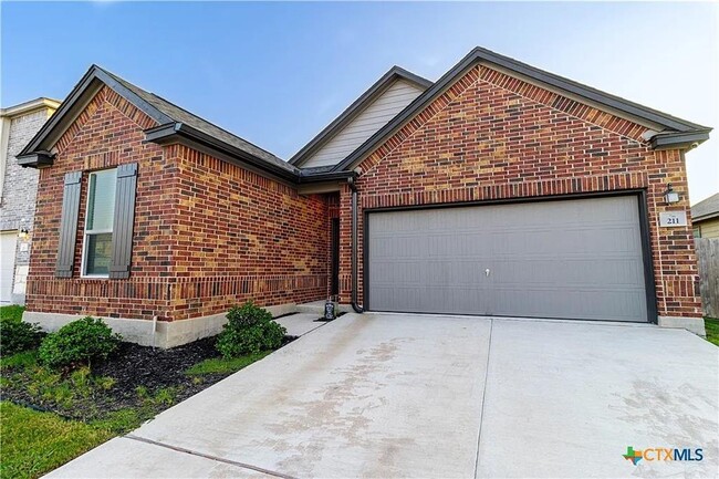 211 Summit Dr in Lockhart, TX - Building Photo - Building Photo