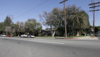 5700 Hazeltine Ave in Van Nuys, CA - Building Photo
