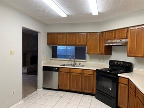 6814 Grant Dr in Richmond, TX - Building Photo - Building Photo