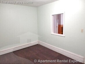 13 Bristol St, Unit 1 in Cambridge, MA - Foto de edificio - Building Photo