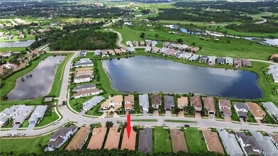 600 SE Fascino Cir in Port St. Lucie, FL - Foto de edificio - Building Photo