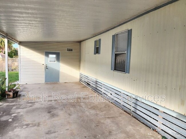 7211 Lofty Dr in Port Richey, FL - Building Photo - Building Photo