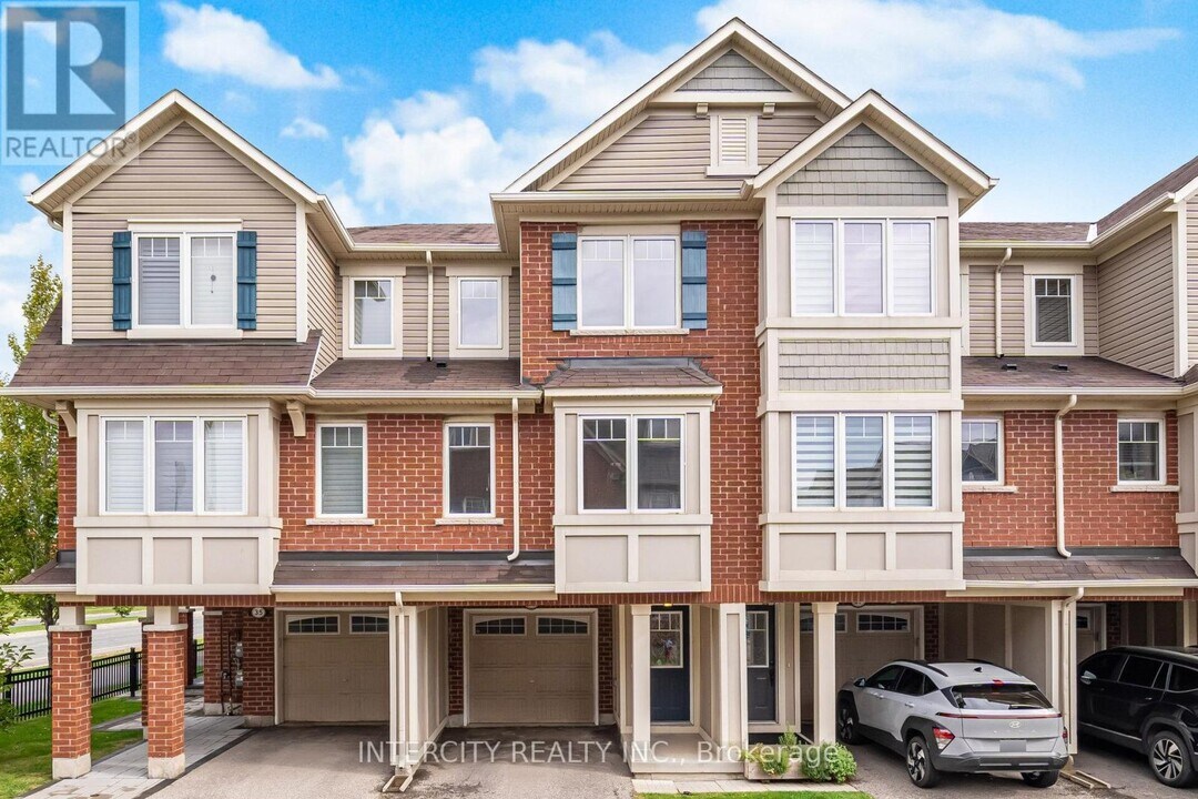 6020 Derry Rd in Milton, ON - Building Photo