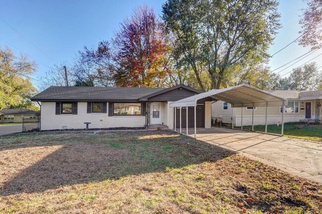 1956 E High St in Springfield, MO - Building Photo - Building Photo