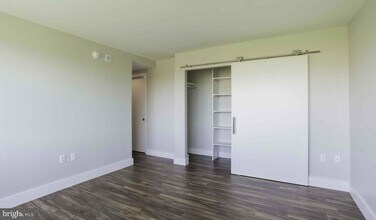 2200 Benjamin Franklin Pkwy, Unit 3B-S0102 in Philadelphia, PA - Building Photo - Building Photo