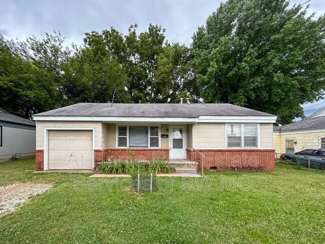 property at 306 W Lindberg St
