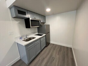 136 W San Ysidro Blvd in San Diego, CA - Building Photo - Building Photo