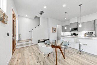 1524 Ojeman Rd in Houston, TX - Foto de edificio - Building Photo