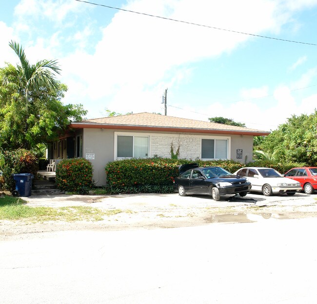 1018 NE 78th Rd in Miami, FL - Foto de edificio - Building Photo