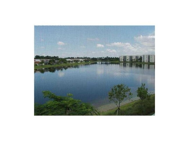 10700 NW 66th St, Unit 302 in Doral, FL - Building Photo - Building Photo