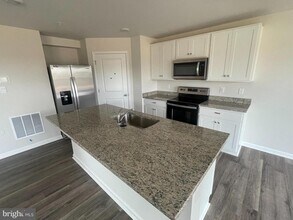174 Charming Frst Ave in La Plata, MD - Building Photo - Building Photo