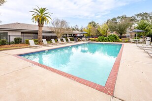 French Colony in Lafayette, LA - Building Photo
