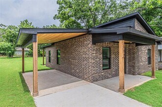 117 W Sears St in Denison, TX - Building Photo - Building Photo