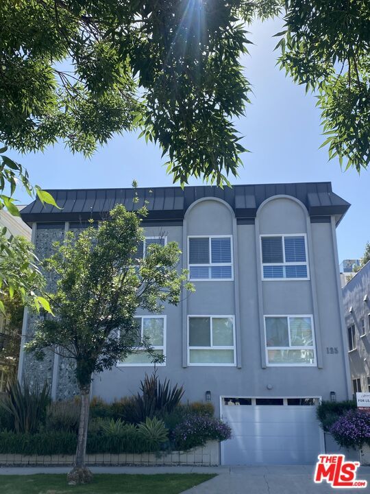 property at 125 S Elm Dr