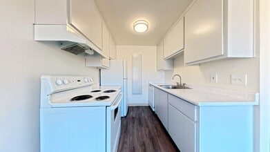 Silk Oak Apartments in Modesto, CA - Building Photo - Building Photo