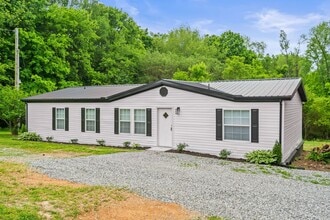 3840 Edd Ross Rd in Cedar Hill, TN - Building Photo - Building Photo