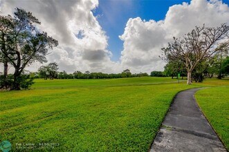 8331 Sands Point Blvd in Tamarac, FL - Building Photo - Building Photo