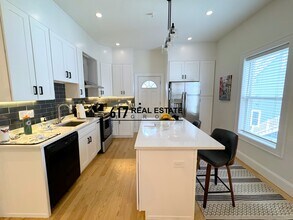 58 Springfield St, Unit 3 in Somerville, MA - Foto de edificio - Building Photo
