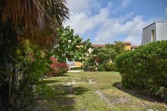 Coral Reef Apartments in Deerfield Beach, FL - Building Photo - Building Photo