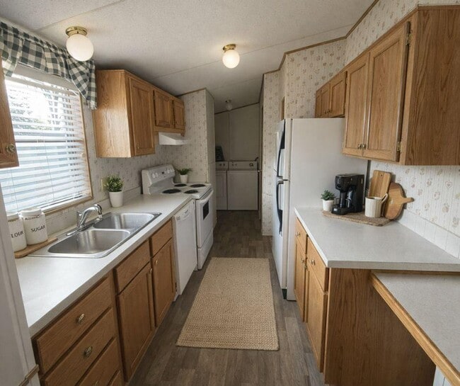 7246 FL-44 in Wildwood, FL - Building Photo - Building Photo