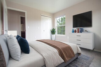 Silver Creek Apartments in Flat Rock, MI - Foto de edificio - Building Photo