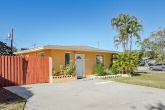 13698 120th St N in Largo, FL - Building Photo - Building Photo