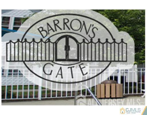 1006 Kings Ct in Woodbridge Township, NJ - Building Photo