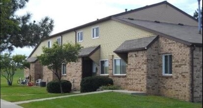 655 S Poe Rd in North Baltimore, OH - Building Photo - Building Photo