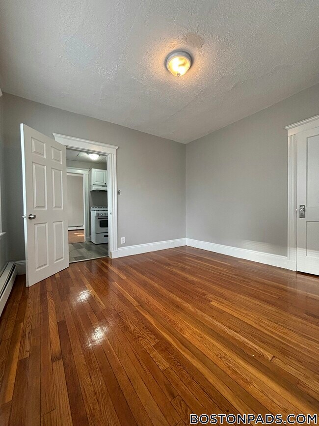 44 Estes St in Lynn, MA - Foto de edificio - Building Photo