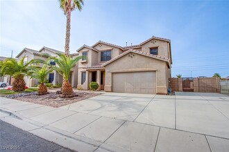 227 Palmarosa St in Henderson, NV - Building Photo - Building Photo