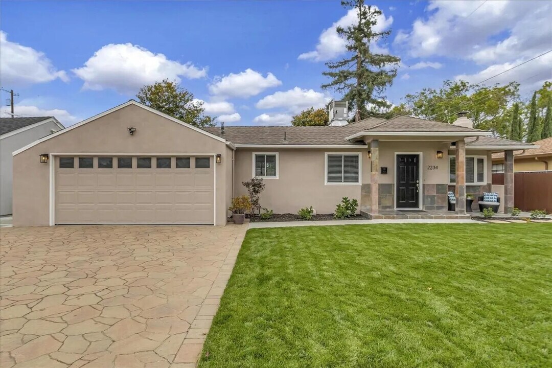 2234 Homestead Rd in Santa Clara, CA - Building Photo