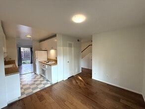 17 Surrey Ln in San Rafael, CA - Foto de edificio - Building Photo