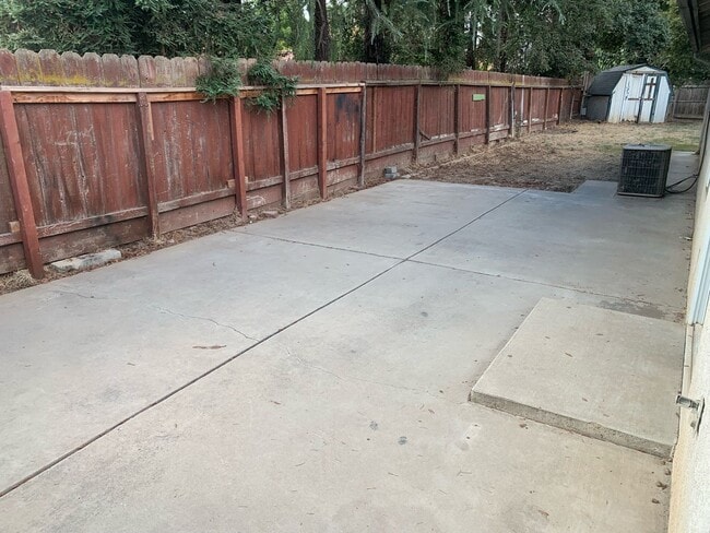 1598 W Portola Way in Merced, CA - Building Photo - Building Photo