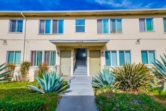 6307 - 6311 8th Ave in Los Angeles, CA - Foto de edificio - Building Photo