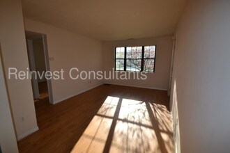 1944 Chaucer Dr-Unit -B in Cincinnati, OH - Building Photo - Building Photo