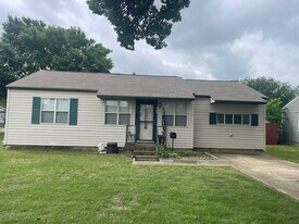 310 Beverly Pky in Irving, TX - Building Photo