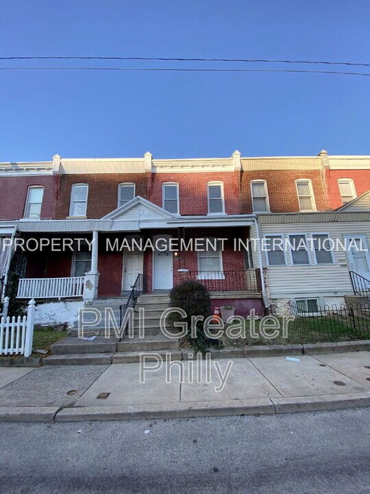 5257 Addison St in Philadelphia, PA - Building Photo