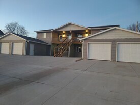 812 E 5th St, Unit #2 in Canton, SD - Building Photo