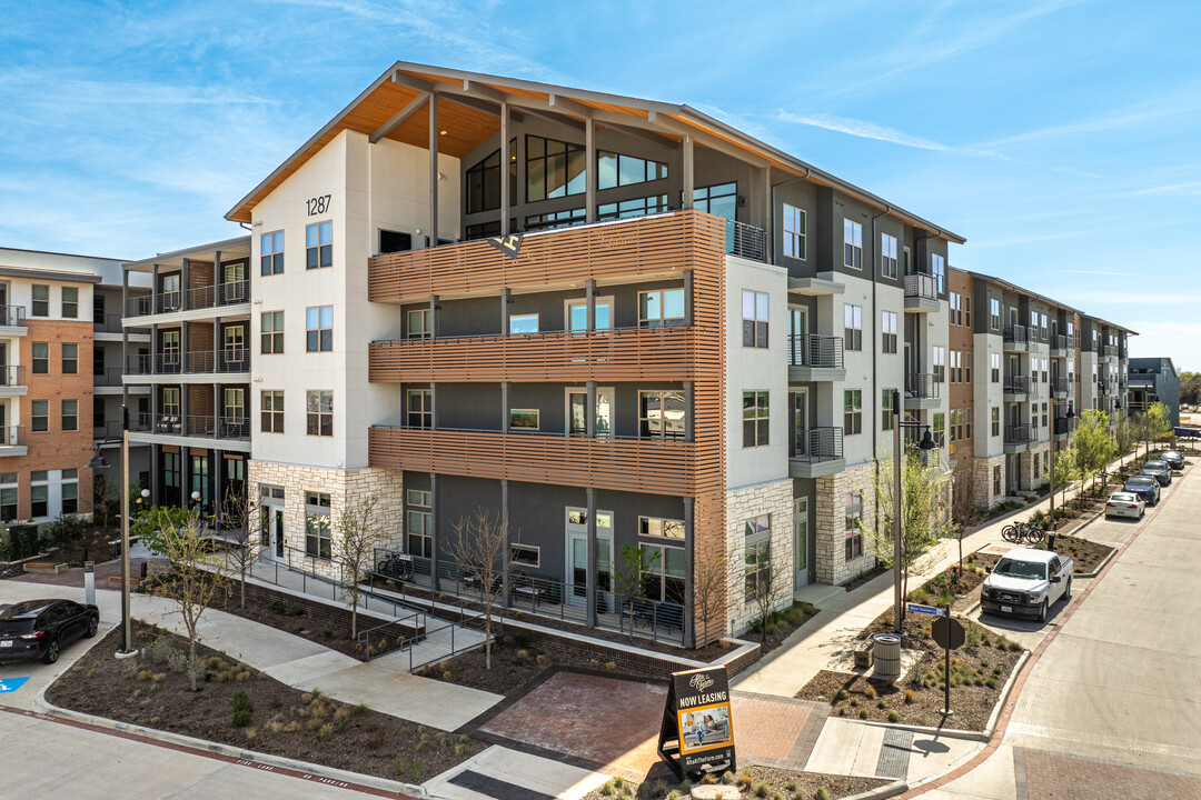 Alta at The Farm in Allen, TX - Foto de edificio