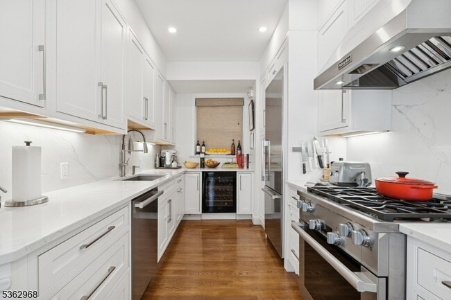 property at 1000 Hudson St