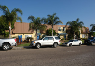 Castle Park Townhomes in Chula Vista, CA - Building Photo - Building Photo