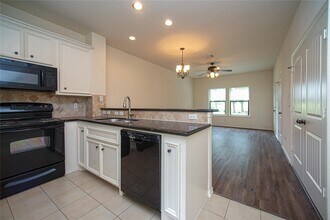 1426 April Villas in Montgomery, TX - Foto de edificio - Building Photo
