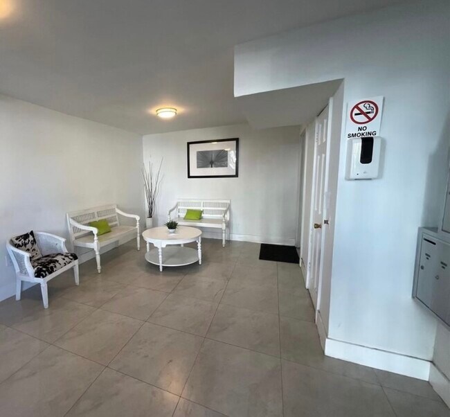 528 Meridian Ave, Unit Star Meridian in Miami Beach, FL - Building Photo - Building Photo