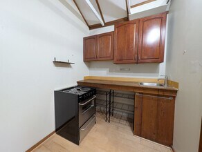 6491 SW Capitol Hwy in Portland, OR - Building Photo - Building Photo