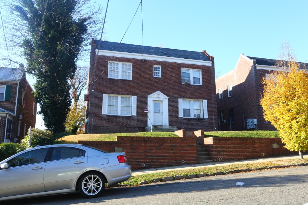 3919 R St SE in Washington, DC - Building Photo