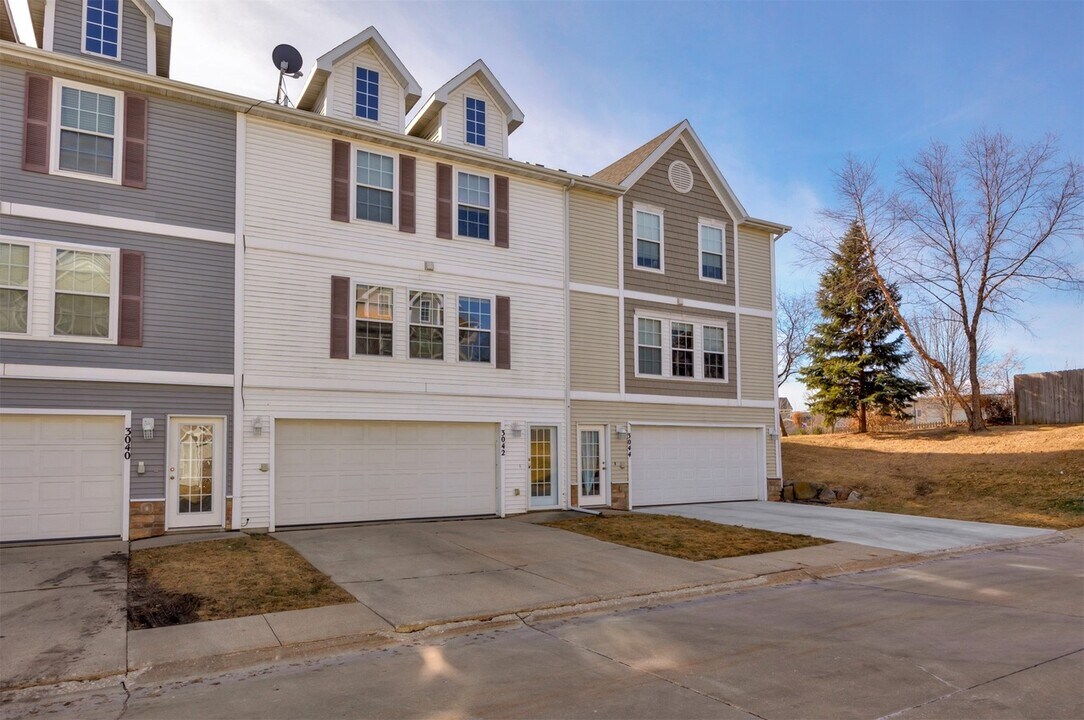 1705 SW 32nd Ln in Ankeny, IA - Building Photo